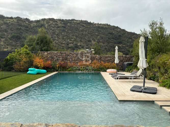 Arquitectura Moderna y Vista Imponente en La Dehesa