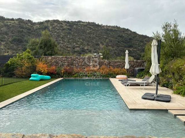 Arquitectura Moderna y Vista Imponente en La Dehesa