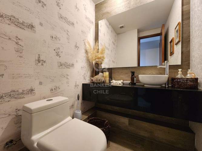 Arquitectura Moderna y Vista Imponente en La Dehesa