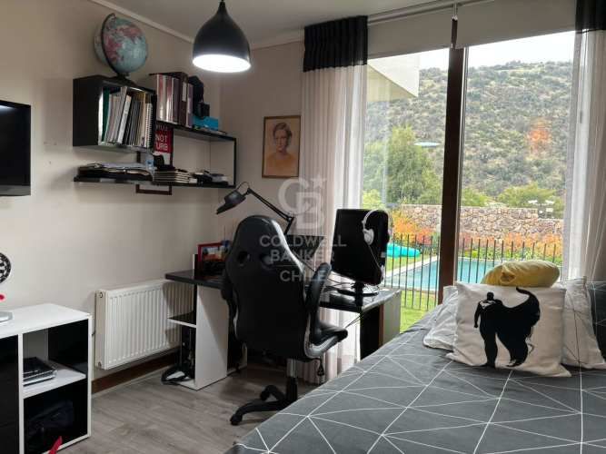 Arquitectura Moderna y Vista Imponente en La Dehesa