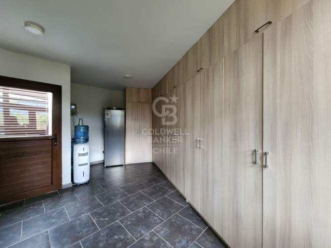 Arquitectura Moderna y Vista Imponente en La Dehesa