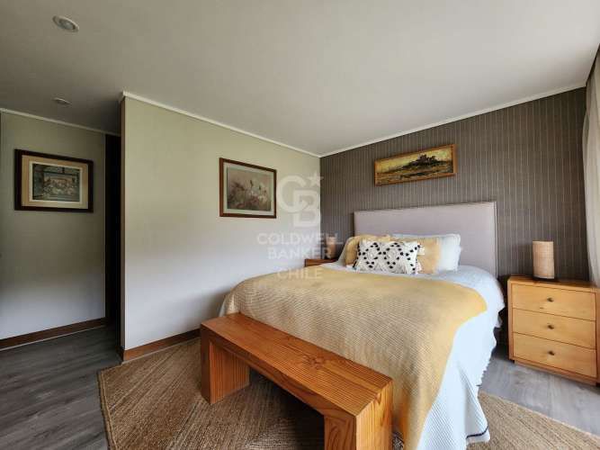 Arquitectura Moderna y Vista Imponente en La Dehesa