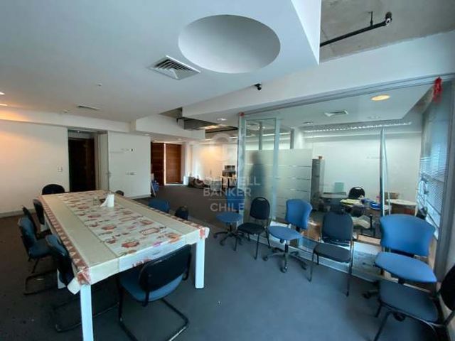 Oficina en primer piso de edificio comercial