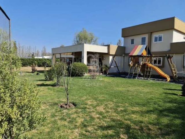 Amplia Casa con Multicanchas Algarrobal II Chicureo