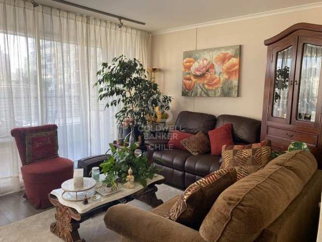 Dpto. muy luminoso  ubicado en Calle Poniente Viña