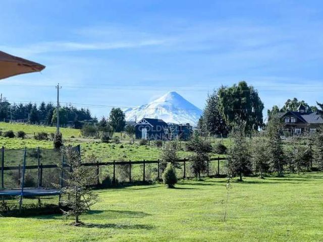 ¡Rebajadas! 2 modernas casas en parcela camino a Ensenada