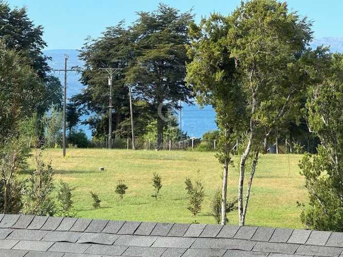 Amplia casa frente a Lago Puyehue.