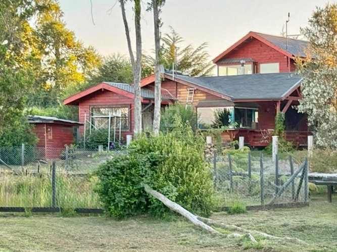 Amplia casa frente a Lago Puyehue.