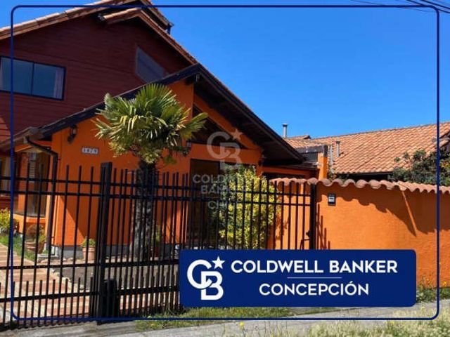 Amplia en barrio residencial y seguro.