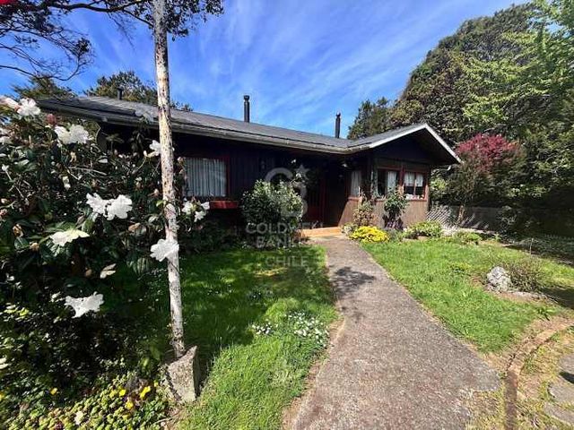 Hermoso sitio con 2 casas en Frutillar Bajo.