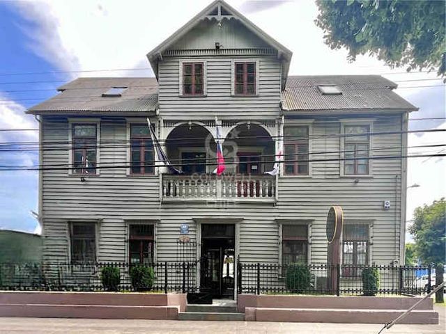 Hermosa Casa Patrimonial en Avenida.