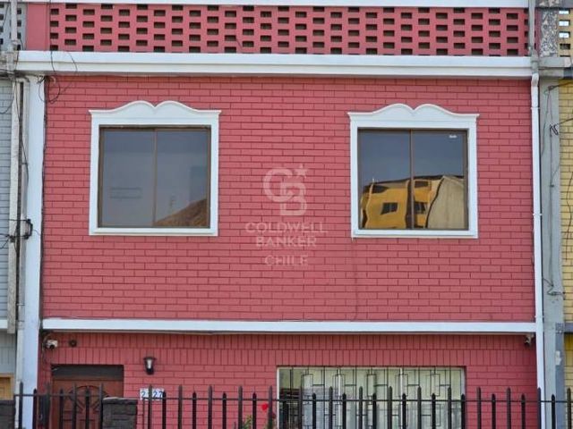 Casa con capacidad para 20-25 personas.