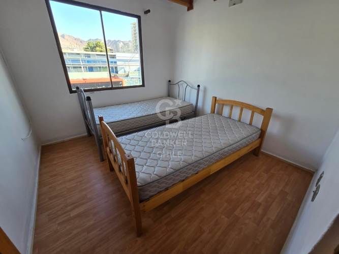 Casa con capacidad para 20-25 personas.