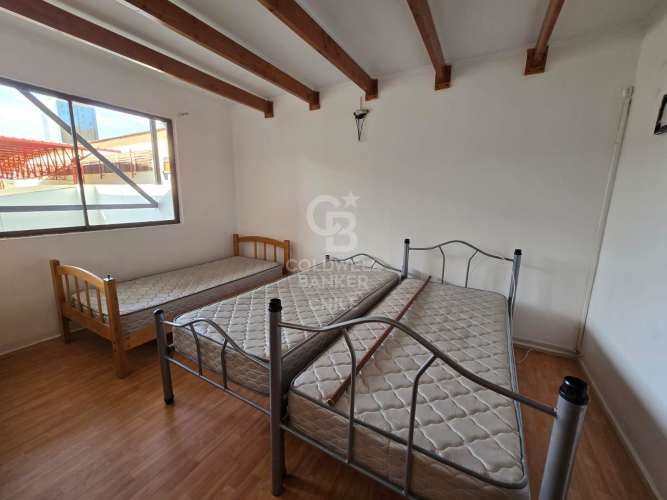 Casa con capacidad para 20-25 personas.