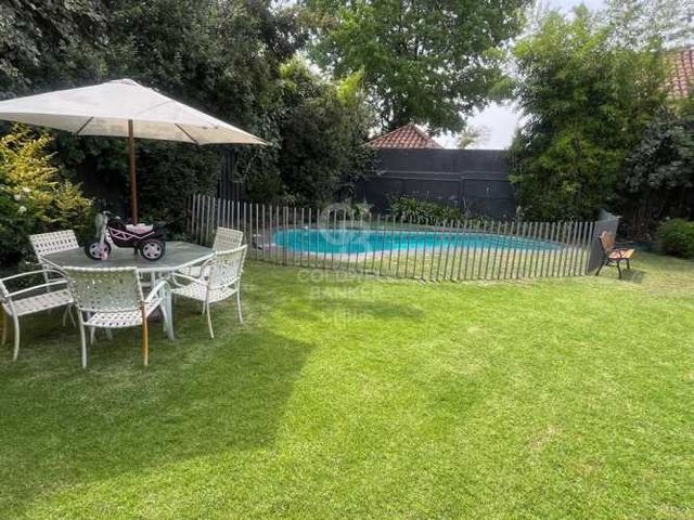 Casa con amplio terreno en Lo Barnechea