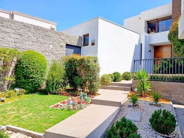 Amplia casa condominio Los Litres