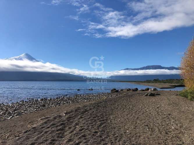 Salida directa al Lago y vista al Volcán
