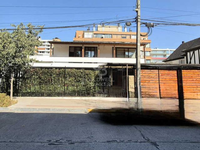 Gran Casa en Providencia, Cercana del Metro Inés de Suárez