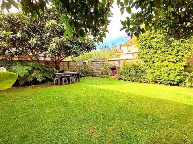 AMPLIA Y CON EXCELENTE UBICACIÓN