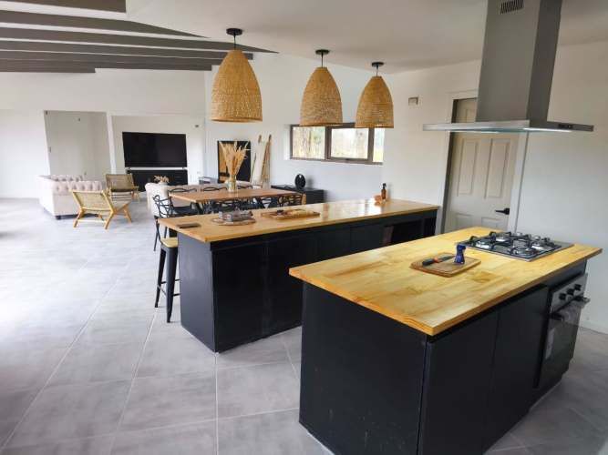 Casa nueva con espectacular diseño moderno.