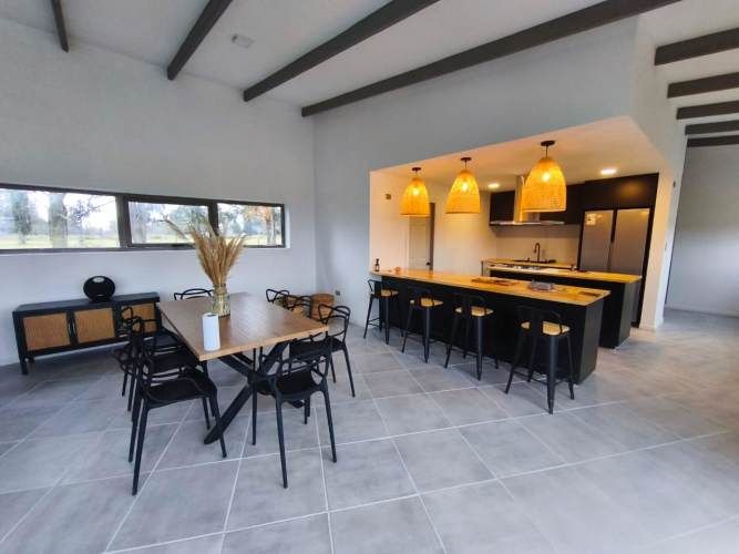 Casa nueva con espectacular diseño moderno.