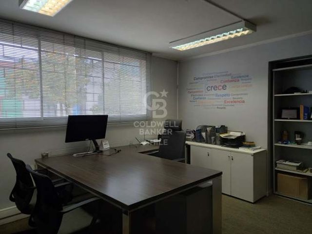 Amplia Propiedad Industrial con excelente conectividad