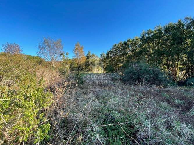 Vista al Volcán con rio que cruza el condominio | Ensenada