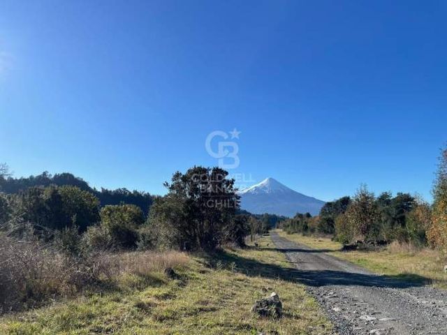 Vista al Volcán con rio que cruza el condominio | Ensenada