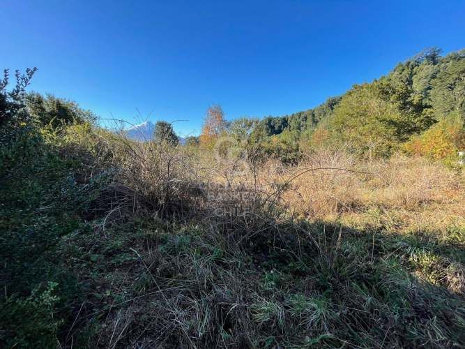 Vista al Volcán con rio que cruza el condominio | Ensenada