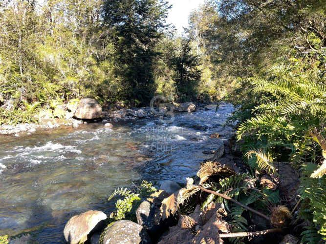 Vista al Volcán con rio que cruza el condominio | Ensenada