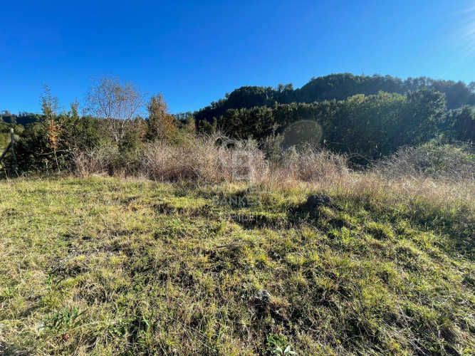 Vista al Volcán con rio que cruza el condominio | Ensenada