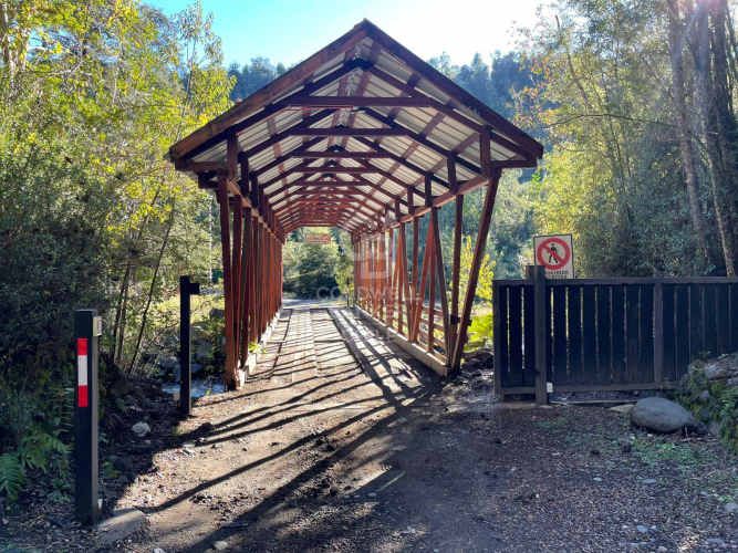 Vista al Volcán con rio que cruza el condominio | Ensenada