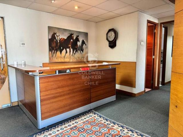 Excelente Conectividad, oficina en Vitacura: 87m²