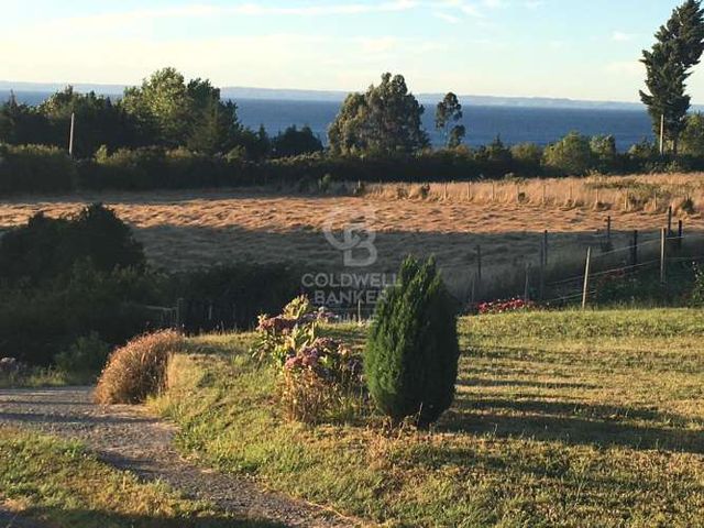 Vistas a volcanes, cercana al Lago