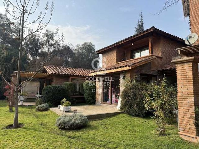 Parcela con 2 casas en condominio consolidado y seguro