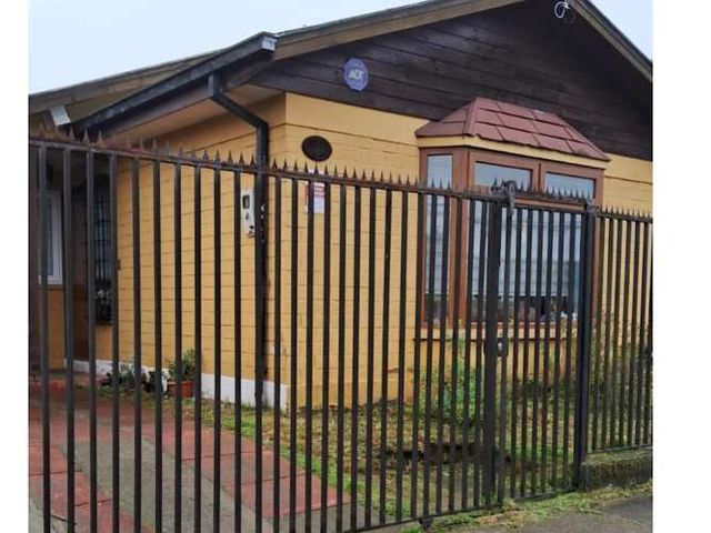 Casa en Esquina: 3D/2B, Ampliada, Patio, Estacionamiento