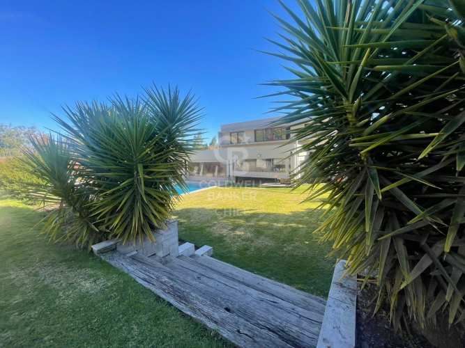 Gran casa Bosques de Piedra Roja, Chicureo