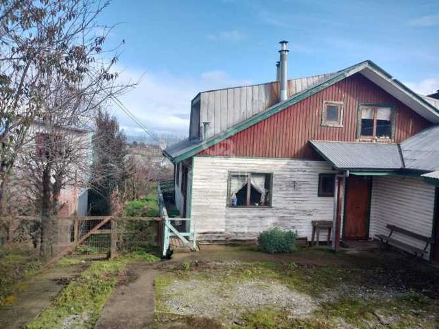 Casa en Futrono: 5 dorm, 2 baños, entorno natural único.