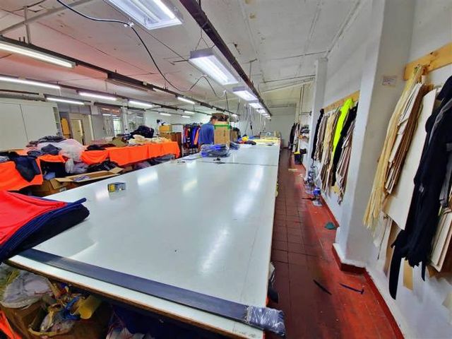 INDUSTRIAL Metro Einstein 970m2 totales