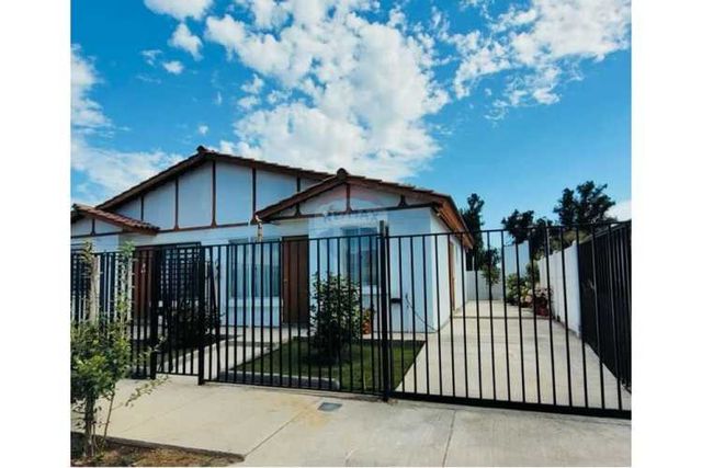 Encantadora casa padre hurtado: serenidad urbana