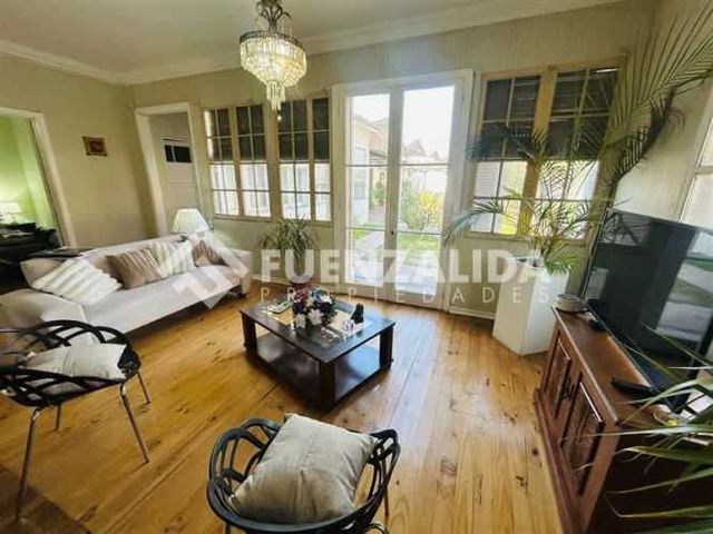 CASA Pedro Mira c/n Santa Rosa, San Miguel