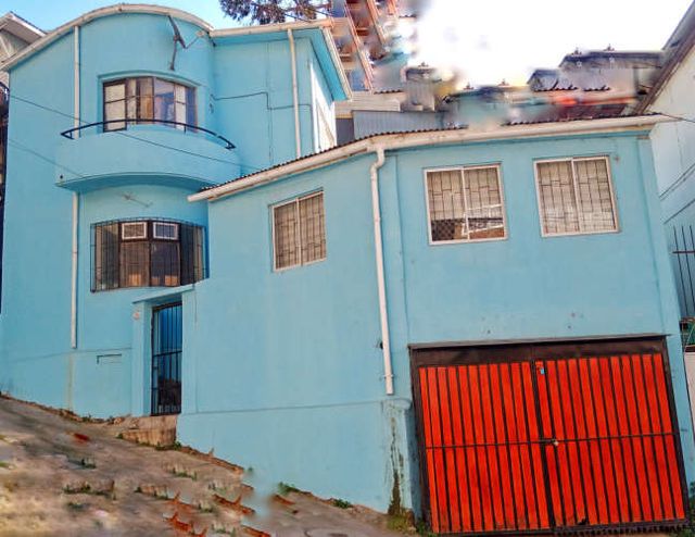 CASA 5 DORMITORIOS  PATIO GARAGE Y VISTA AL MAR VALPARAÍSO