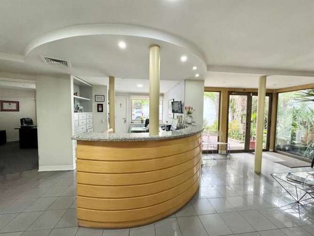 LOCAL COMERCIAL Clínica Alemana