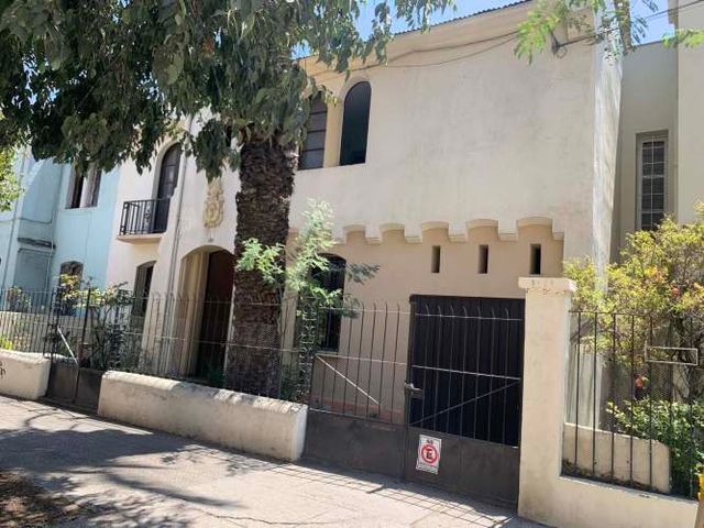 GRAN CASA EN VENTA  COMUNA DE SANTIAGO