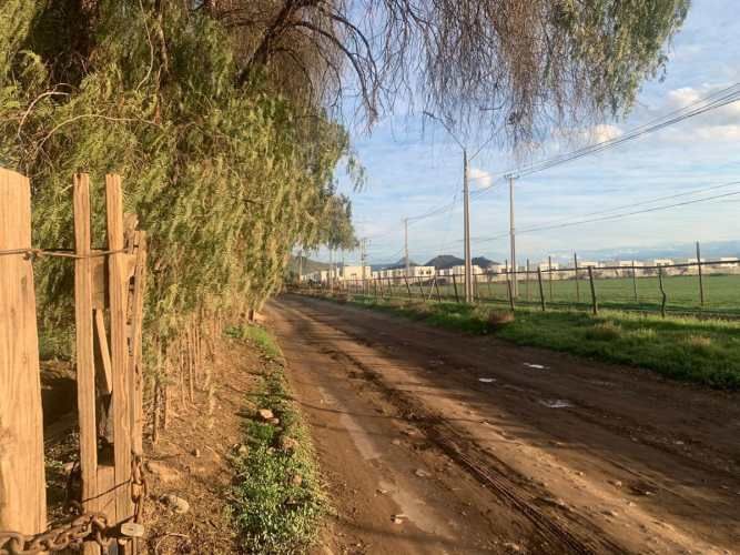 SITIO Increible paño urbano colindante con salida norte de Las Brisas de Chicureo