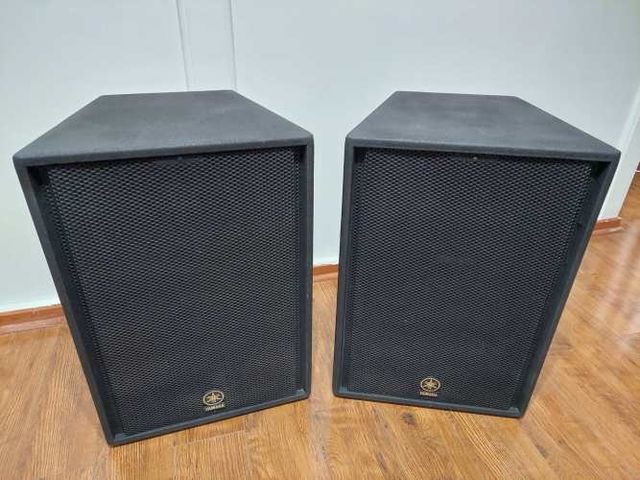 Parlantes YAMAHA C115V