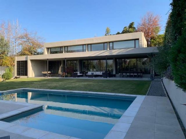 CASA Moderna casa con sitio plano en condominio Golf Lomas de la Dehesa