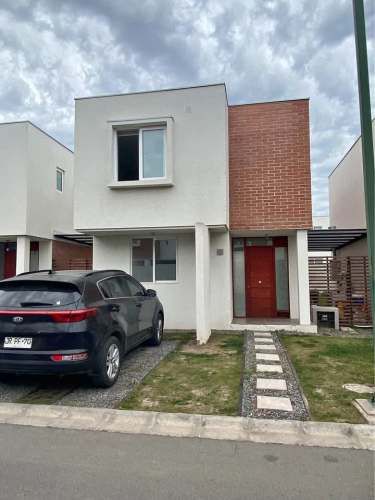 Casa en venta en Condominio, 3 hab, 3 baños, piscina