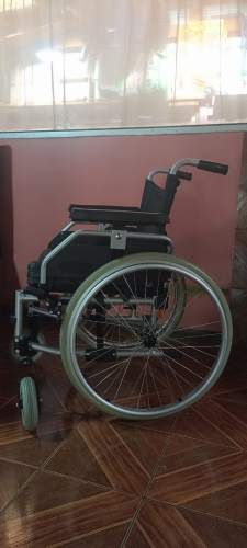 SILLA DE RUEDA CON COJIN ORTOPEDICO