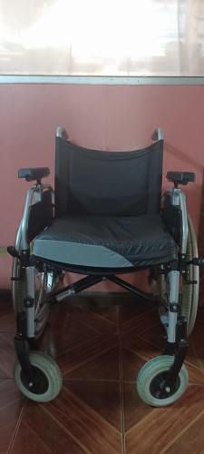 SILLA DE RUEDA CON COJIN ORTOPEDICO